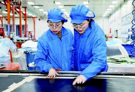 复合材料厂生产现场。 复合材料厂生产现场。